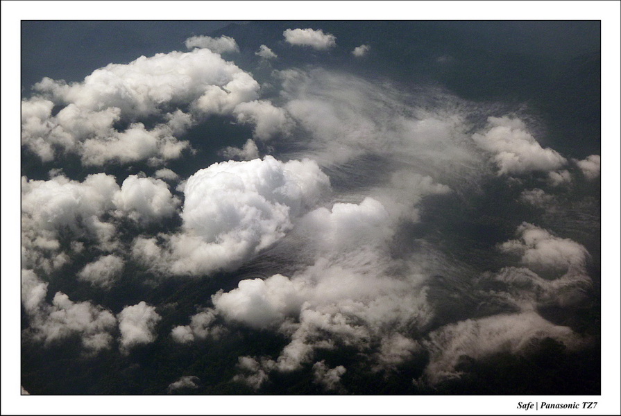 2011 - 08 - Dans les airs 03